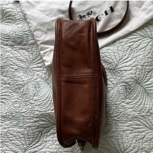 Coach • Vintage English Saddle Crossbody Bag - Picture 5 of 12